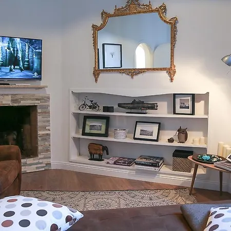 Pandolfini Apartment *